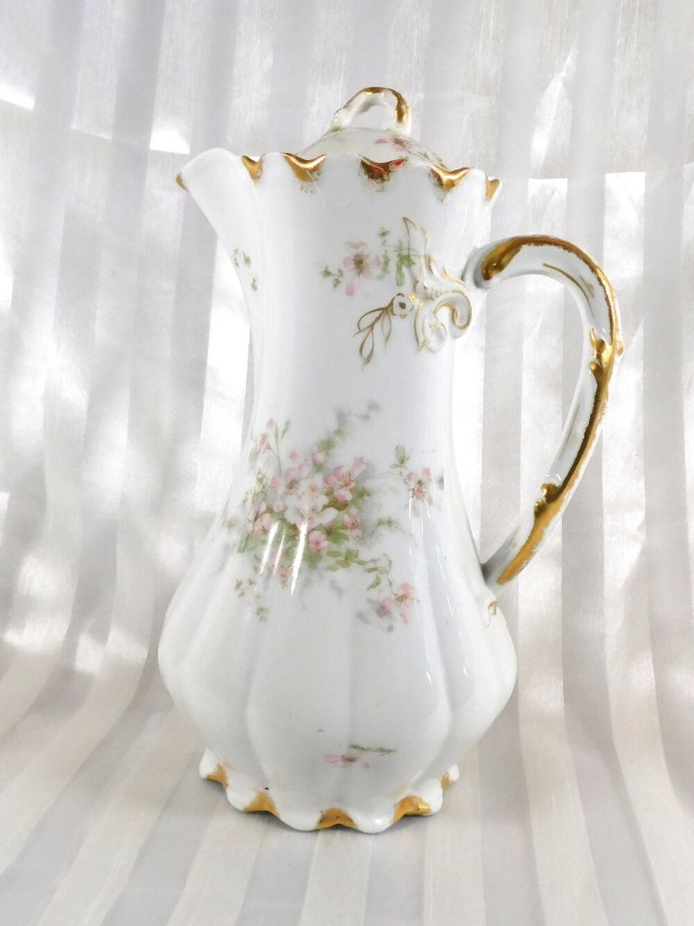 Theodore Haviland Chocolate Pot in Schleiger 146-Repaired Lid  # 26088